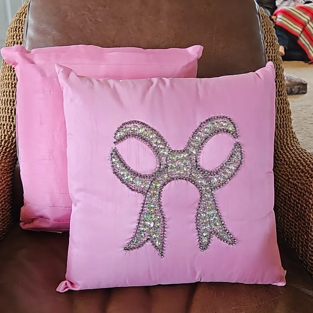 Throw Pillow Set Ribbons & Bows  Women Girls NWT